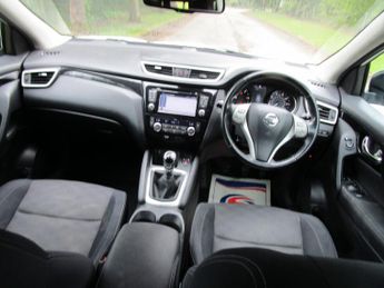 NISSAN QASHQAI 1.5 dCi Acenta Premium - 20 Road Tax - Pan Roof - Sat Nav