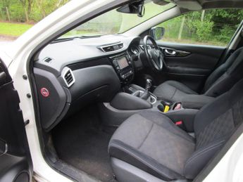 NISSAN QASHQAI 1.5 dCi Acenta Premium - 20 Road Tax - Pan Roof - Sat Nav