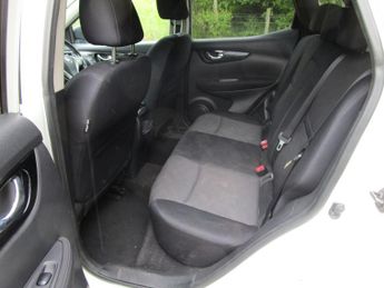 NISSAN QASHQAI 1.5 dCi Acenta Premium - 20 Road Tax - Pan Roof - Sat Nav