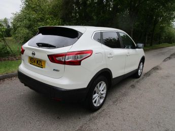 NISSAN QASHQAI 1.5 dCi Acenta Premium - 20 Road Tax - Pan Roof - Sat Nav
