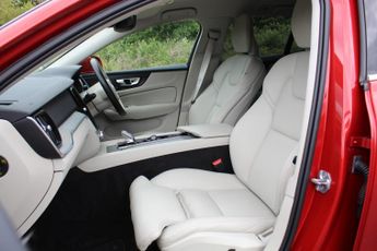 VOLVO V60 2.0 Inscription B3 (Petrol) FWD