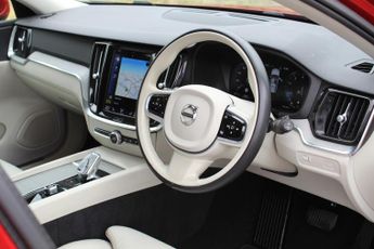 VOLVO V60 2.0 Inscription B3 (Petrol) FWD