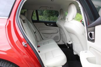 VOLVO V60 2.0 Inscription B3 (Petrol) FWD
