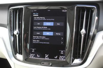 VOLVO V60 2.0 Inscription B3 (Petrol) FWD