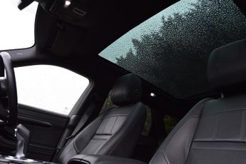 LAND ROVER RANGE ROVER EVOQUE 2.0 D150 R-Dynamic S