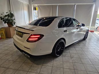MERCEDES-BENZ E CLASS 2.0 E220d AMG Line