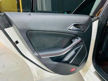 MERCEDES-BENZ CLA 2.1 CLA220d AMG Line Coupe 7G-DCT Euro 6 (s/s) 4dr