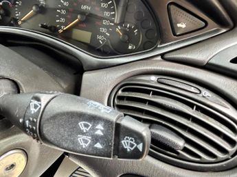 FORD FOCUS 1.6i 16v Ghia 5dr
