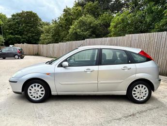 FORD FOCUS 1.6i 16v Ghia 5dr