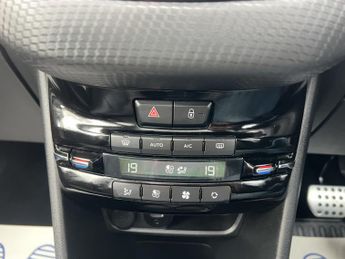PEUGEOT 2008 1.2 PureTech GT Line