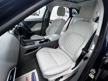 JAGUAR F-PACE 2.0 D180 Portfolio