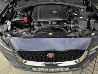 JAGUAR F-PACE 2.0 D180 Portfolio