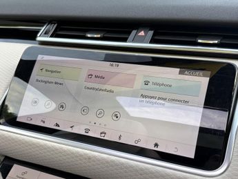 LAND ROVER RANGE ROVER VELAR 2.0 D240 R-Dynamic SE