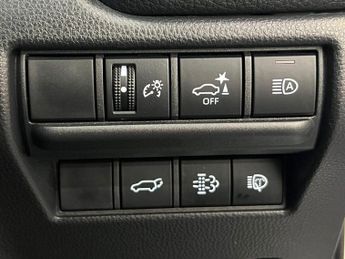 TOYOTA LAND CRUISER 2.8D Invincible Auto 4WD Euro 6 (s/s) 5dr (LWB)