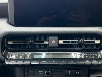 TOYOTA LAND CRUISER 2.8D Invincible Auto 4WD Euro 6 (s/s) 5dr (LWB)