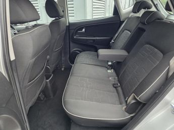KIA VENGA 1.6 2