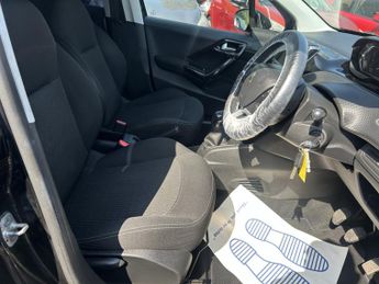 PEUGEOT 208 1.2 PureTech Active