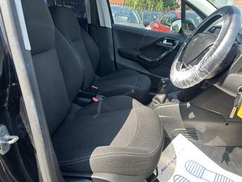 PEUGEOT 208 1.2 PureTech Active