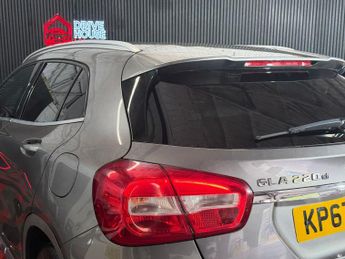 MERCEDES-BENZ GLA 2.1 GLA220d AMG Line
