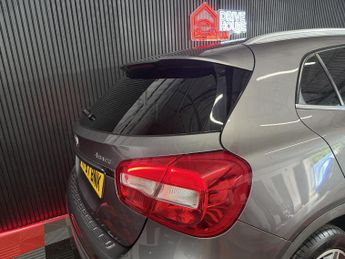 MERCEDES-BENZ GLA 2.1 GLA220d AMG Line