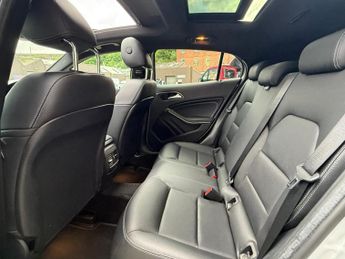 MERCEDES-BENZ GLA 2.1 GLA200d Sport Premium Plus