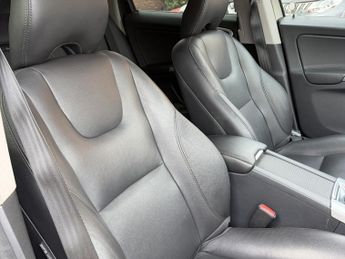 VOLVO XC60 2.4 SE Lux D4 AWD (181hp)