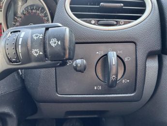 FORD FOCUS 1.6 Zetec 5dr Auto