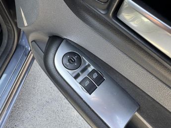 FORD FOCUS 1.6 Zetec 5dr Auto