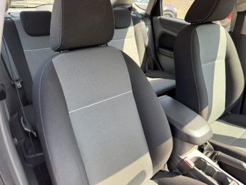 FORD FOCUS 1.6 Zetec 5dr Auto