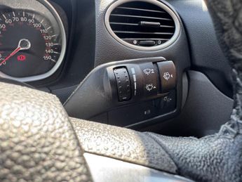 FORD FOCUS 1.6 Zetec 5dr Auto