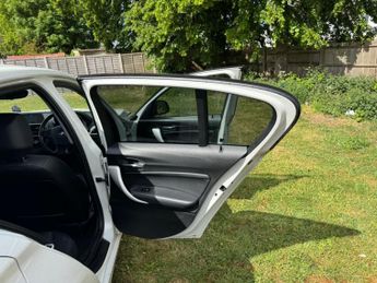 BMW 1 SERIES 1.6 116i SE 5-door