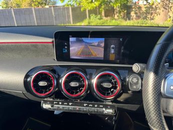 MERCEDES-BENZ A CLASS 1.3 A200 AMG Line