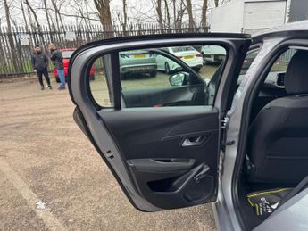 PEUGEOT E-208 50kWh Active