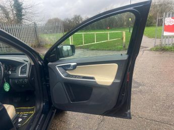 VOLVO XC60 2.0 SE Nav D4