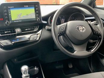 TOYOTA C-HR 1.8 VVT-h Design