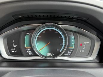 VOLVO XC60 2.0 SE Lux D4