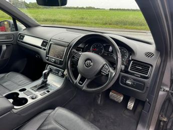 VOLKSWAGEN TOUAREG 3.0 TDI V6 R-Line
