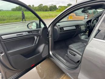 VOLKSWAGEN TOUAREG 3.0 TDI V6 R-Line