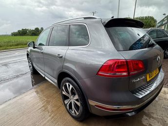 VOLKSWAGEN TOUAREG 3.0 TDI V6 R-Line