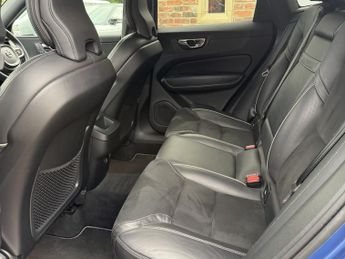 VOLVO XC60 2.0 R-Design Pro T5 AWD