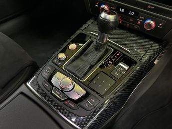 AUDI RS6 AVANT 4.0 TFSI V8 Performance