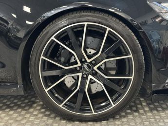 AUDI RS6 AVANT 4.0 TFSI V8 Performance