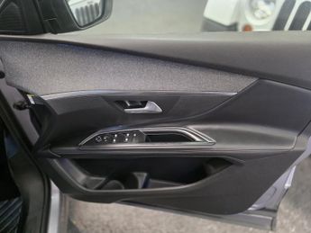 PEUGEOT 5008 1.6 BlueHDi Allure