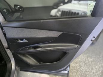 PEUGEOT 5008 1.6 BlueHDi Allure