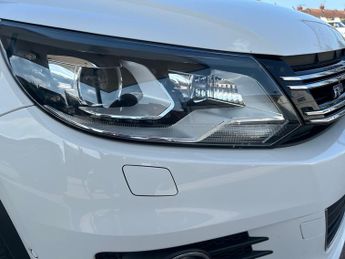 VOLKSWAGEN TIGUAN 2.0 TDI BlueMotion Tech R-Line