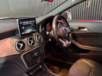 MERCEDES-BENZ GLA 2.1 GLA200d AMG Line