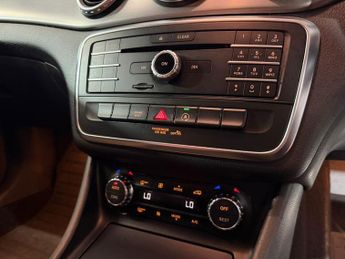 MERCEDES-BENZ GLA 2.1 GLA200d AMG Line
