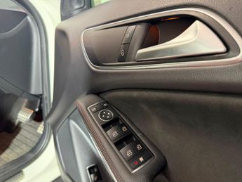 MERCEDES-BENZ GLA 2.1 GLA200d AMG Line