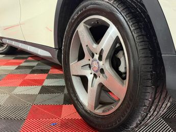 MERCEDES-BENZ GLA 2.1 GLA200d AMG Line
