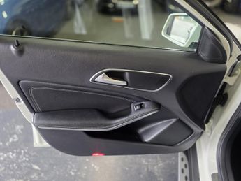MERCEDES-BENZ GLA 2.1 GLA220 CDI SE